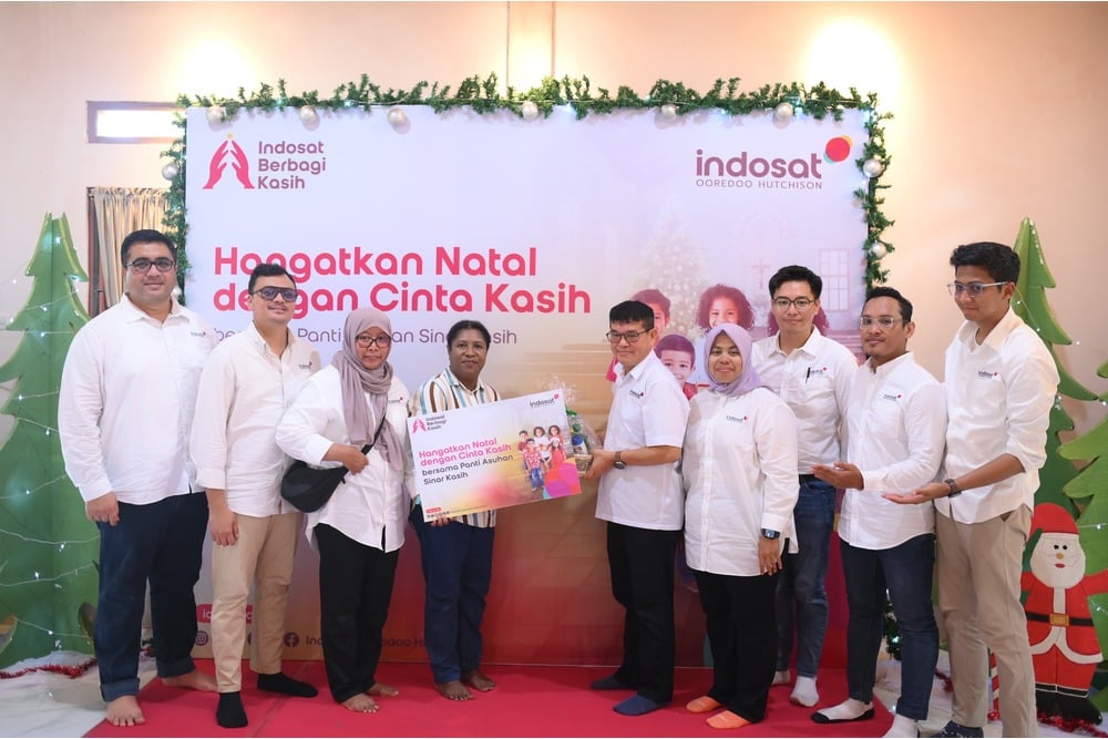  Indosat Berbagi Kasih dengan Anak Yatim di Sorong