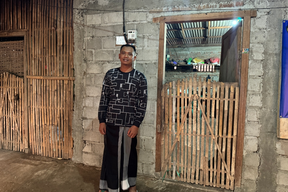  Rumah Satiyem Kini Terang Berkat Bantuan Pasang Baru Listrik