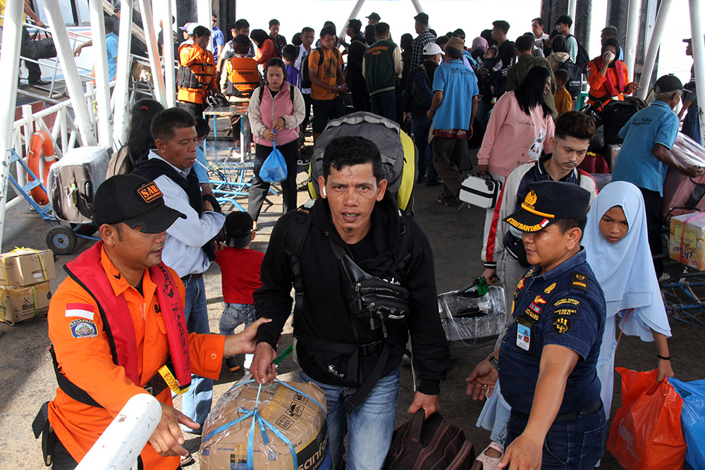  Pemudik Natal Mulai Ramai Di Pelabuhan Dumai