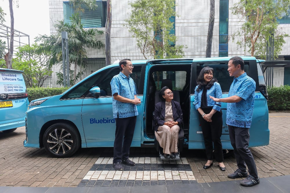  Blue Bird (BIRD) Operasikan 300 Taksi Listrik per Desember: Ada BYD hingga BMW iX