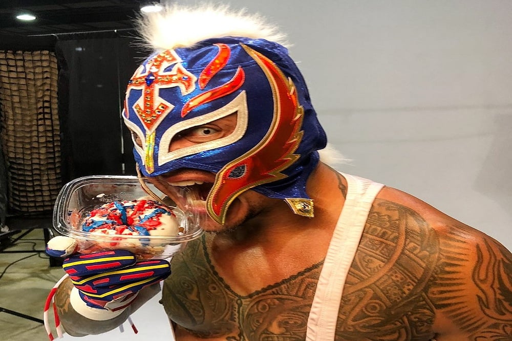  Pegulat Legendaris Rey Mysterio Meninggal Dunia