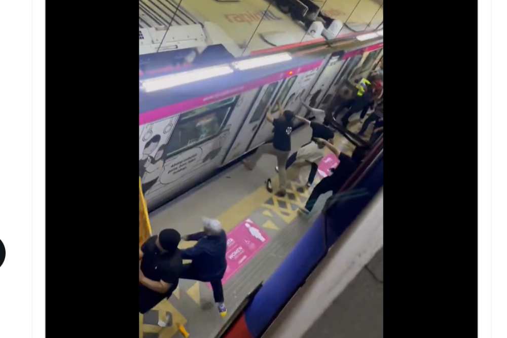  Suporter Malaysia Ngamuk di Stasiun LRT
