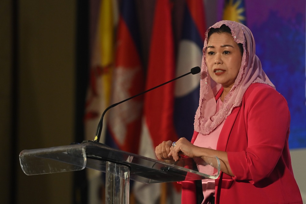  Yenny Wahid Tolak Wacana MLB NU yang Ingin Dongkel Gus Ipul