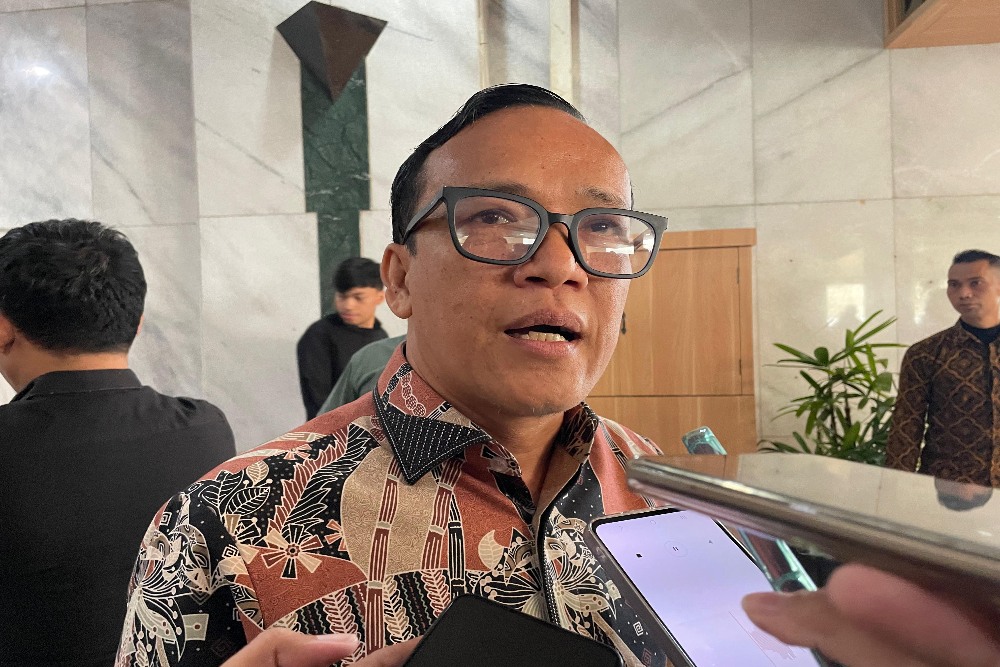 Wakil Menteri Ketenagakerjaan Immanuel Ebenezer Gerungan saat ditemui seusai acara Launching Logo Baru Kementerian Koperasi di Kantor Kementerian Koperasi, Kamis (12/12/2024). —Bisnis/Rika Anggraeni