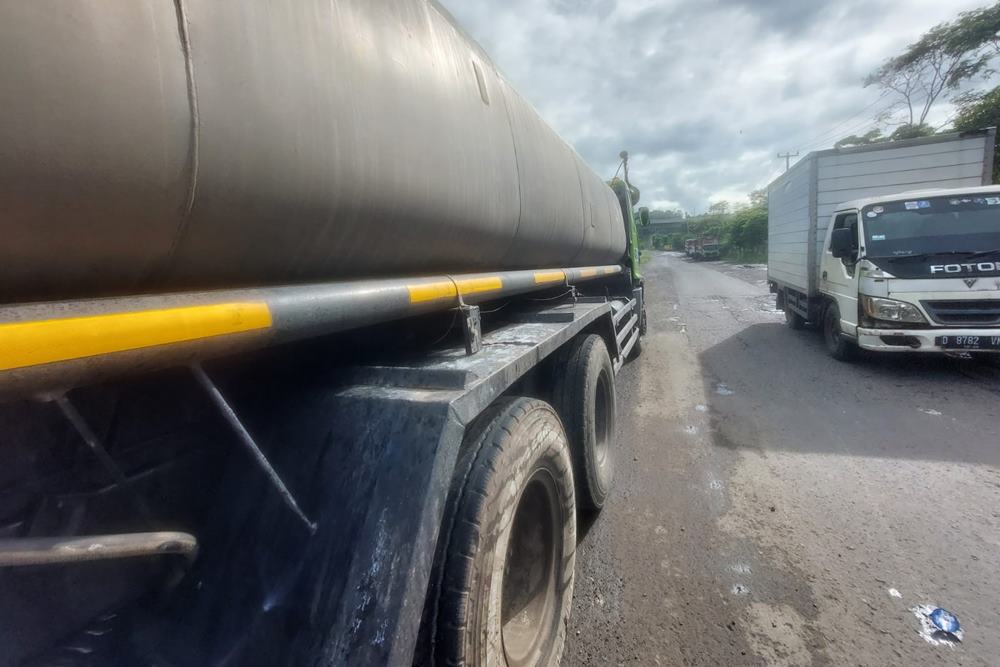  Cairan Kimia yang Bocor di Jalan Raya Padalarang-Purwakarta Ternyata Soda Api