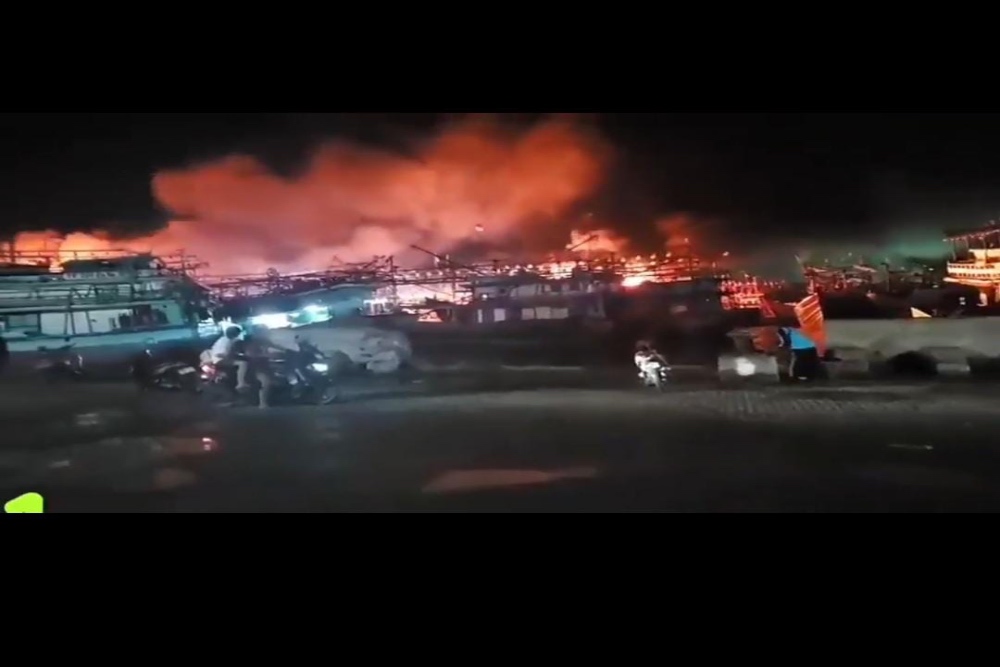  KKP Selidiki Insiden Kebakaran Puluhan Kapal di Pelabuhan Pelindo Tegal Barat