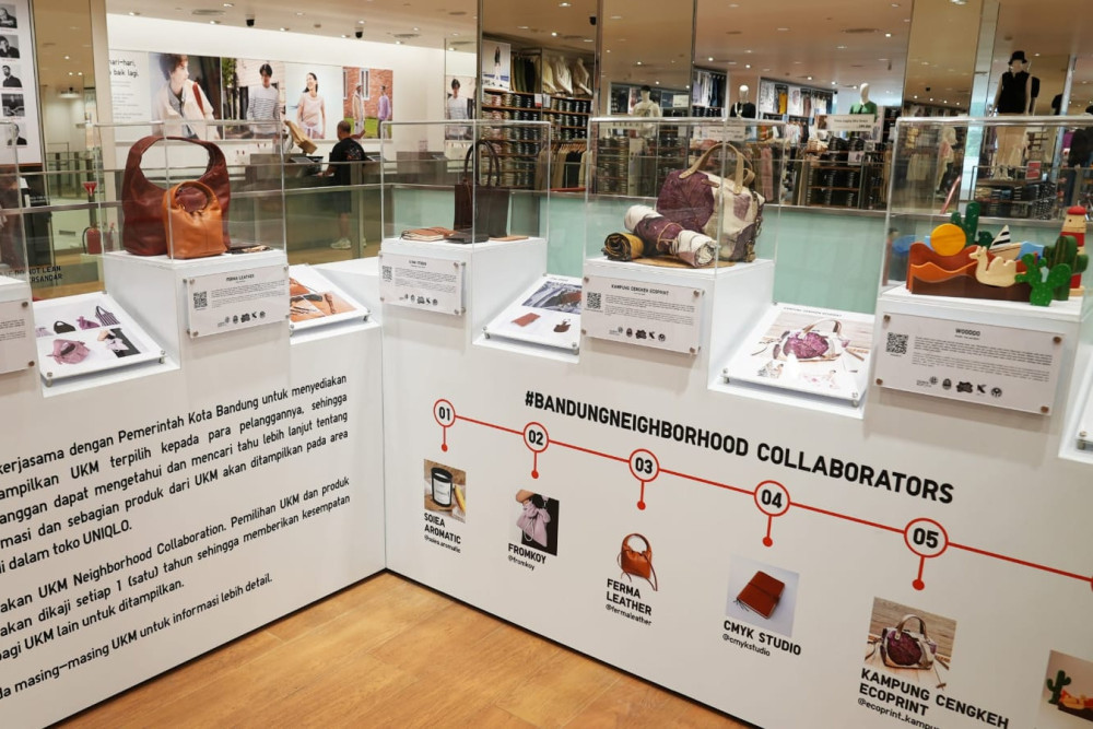 Produk-produk lokal di gerai Uniqlo yang dipamerkan dalam program Uniqlo Neighborhood Collabolators. / Istimewa