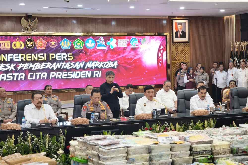Menkopolkam Budi Gunawan, Kapolri Jenderal Listyo Sigit Prabowo, Menteri Imipas Agus Andrianto hingga JA Burhanuddin, dalam konferensi pers desk narkoba di Gedung Mabes Polri, Kamis (5/12/2024)/Bisnis-Anshary Madya Sukma