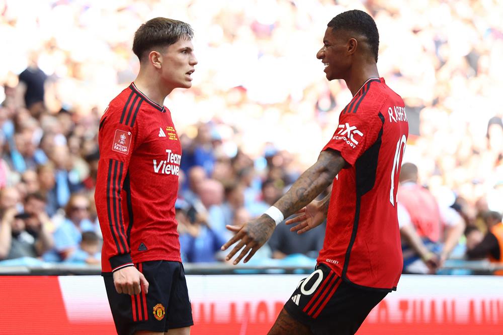 Pemain Manchester United, Alejandro Garnacho dan Marcus Rashford/Reuters