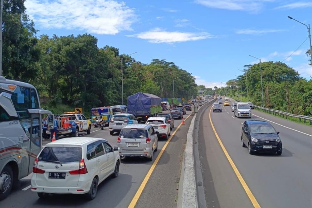 Kronologi Kecelakaan Beruntun di Tol Cipularang Hari Ini, Libatkan Truk hingga Bus