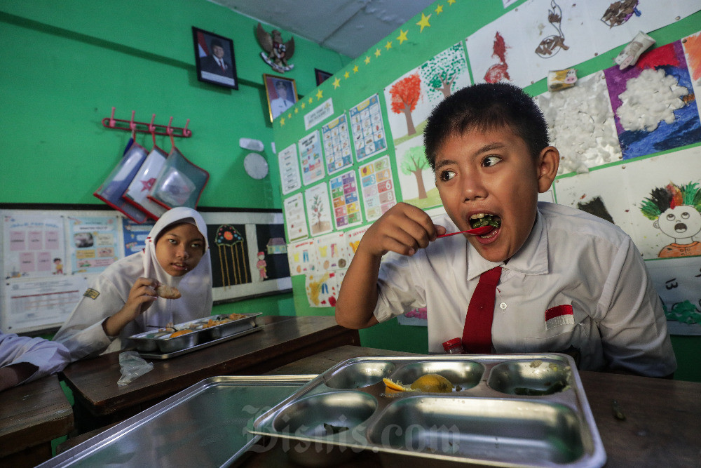  Hari Pertama Penerapan Program Makan Bergizi Gratis (MBG) di Indonesia