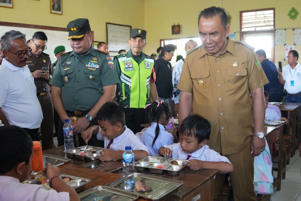  15 Sekolah di Jembrana Mulai Realisasikan Makan Bergizi Gratis