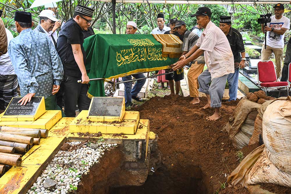  Suasana Haru Iringi Pemakaman Pelawak Sekaligus Politikus Nurul Qomar