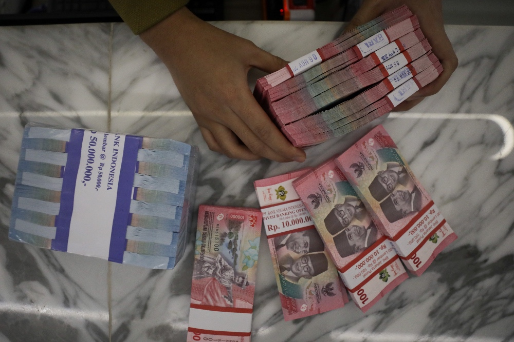  Rupiah Ditutup Melemah ke Level Rp16.217 per Dolar AS