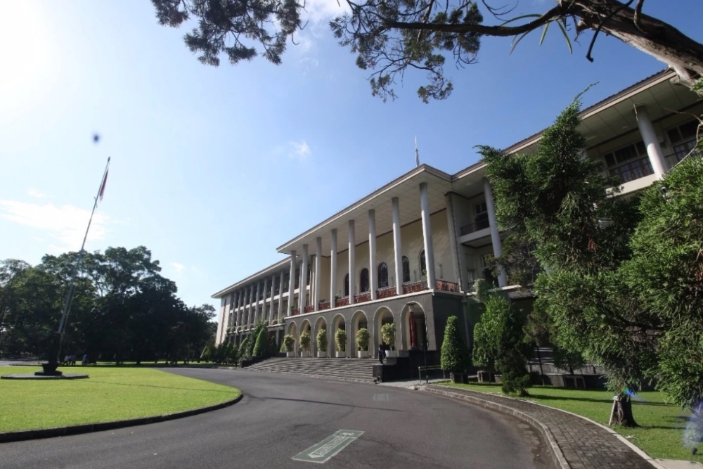  Istri Wamenkomdigi hingga Wamenkeu Anggito Masuk dalam Daftar 81 Guru Besar UGM