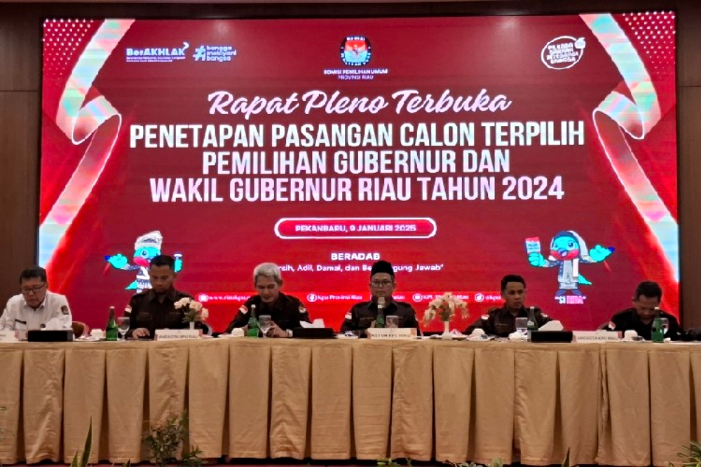 Rapat pleno terbuka Penetapan Pasangan Calon Terpilih Pilgub Riau di Pekanbaru, Kamis (9/1/2024). / Bisnis-Arif Gunawan