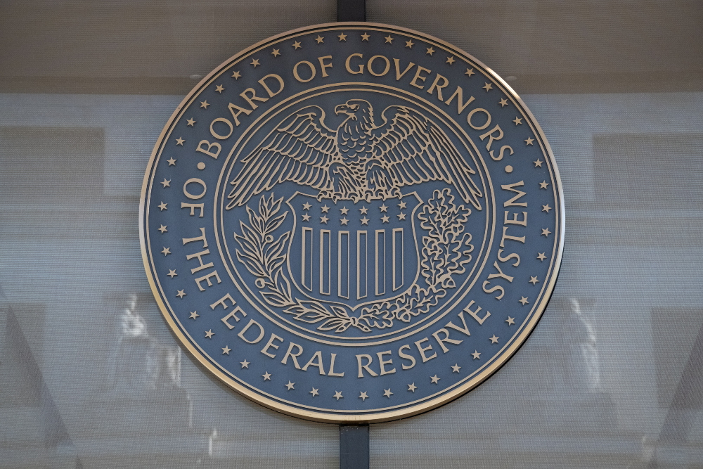 Logo US Federal Reserve Board of Governors di Gedung Federal Reserve (The Fed), Washington DC, Amerika Serikat. / Bloomberg-Graeme Sloan