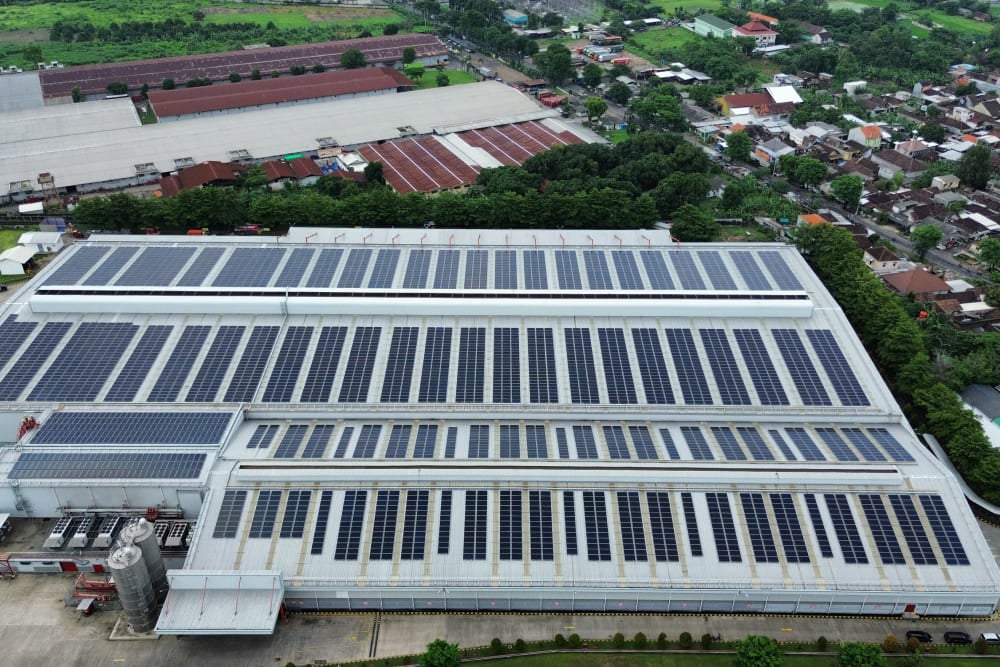  CCEP Indonesia Resmikan PLTS Atap di Jatim untuk Energi Berkelanjutan