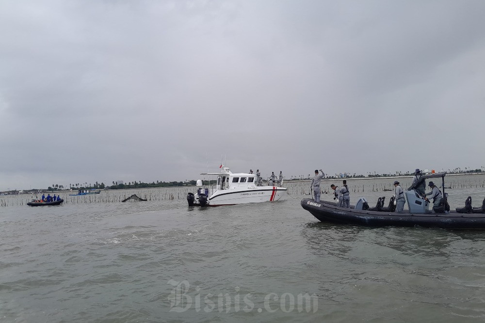  KKP hingga TNI AL Lanjut Bongkar Pagar Laut Tangerang, Target 5 Km Hari Ini