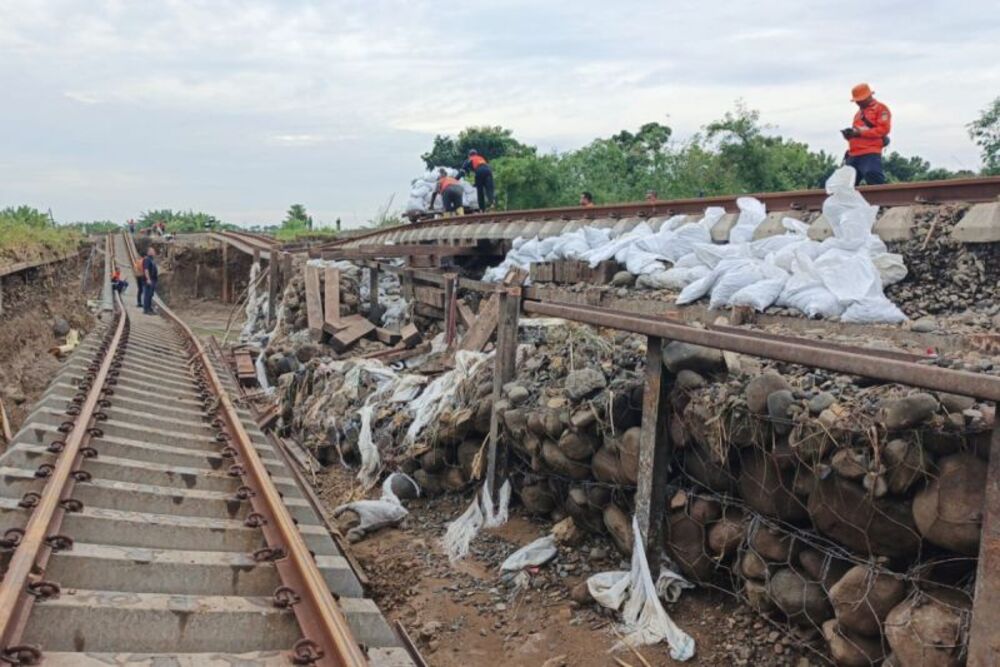  Jalur Kereta Api di Grobogan Masih Terputus