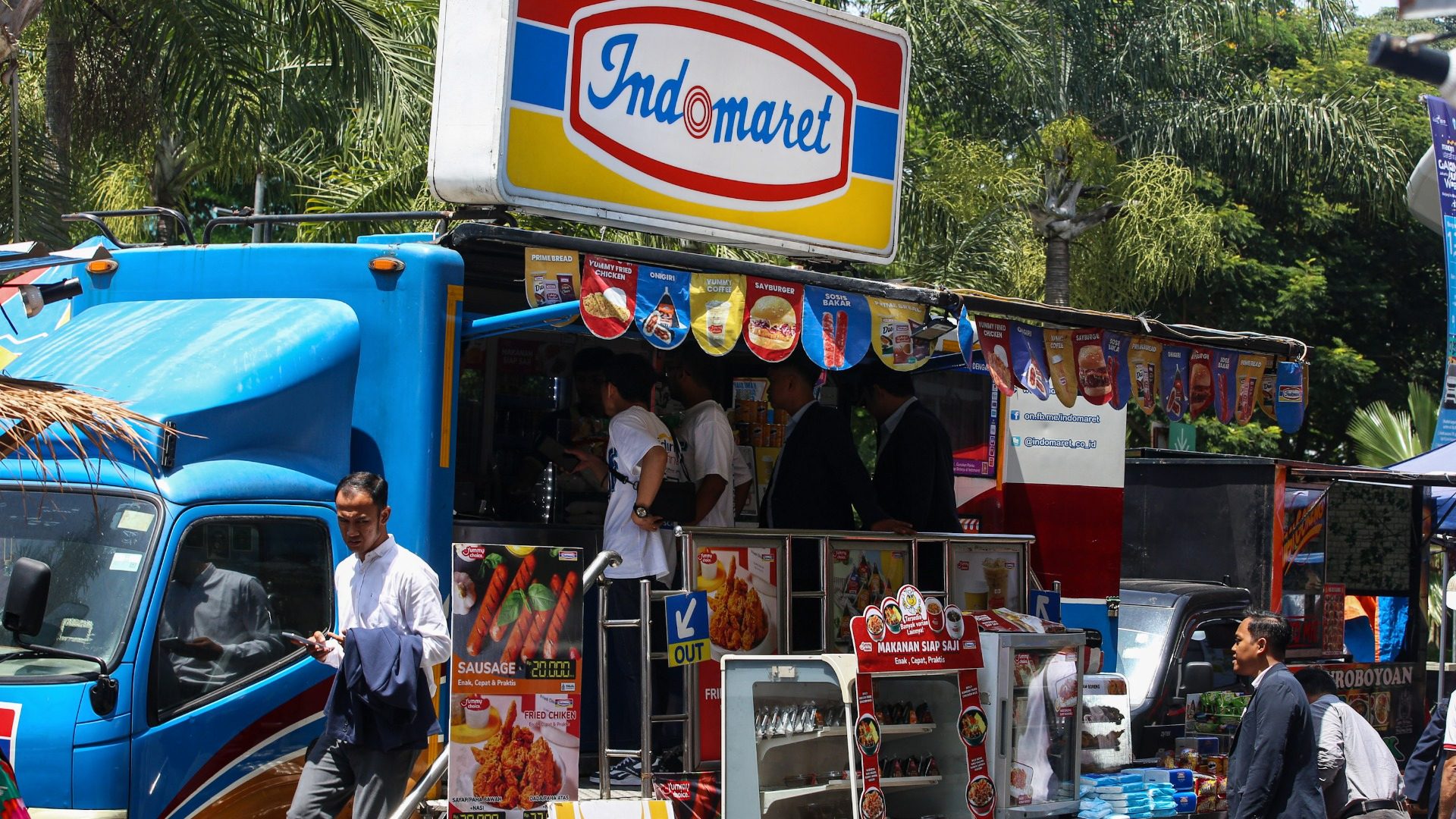  Historia Bisnis: Kandasnya Minat Sampoerna ‘Kawinkan’ Indomaret & Alfamart