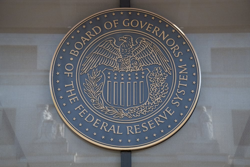 Logo US Federal Reserve Board of Governors di Gedung Federal Reserve (The Fed), Washington DC, Amerika Serikat. / Bloomberg-Graeme Sloan