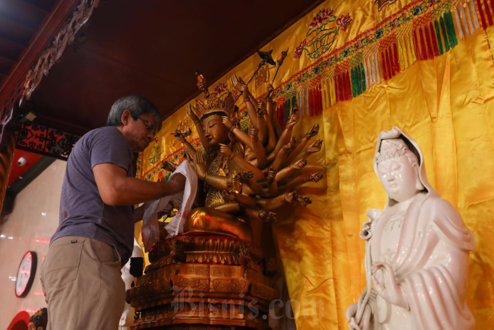  Ritual Pencucian Patung Dewa Jelang Imlek