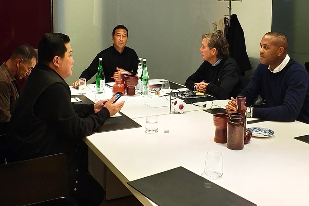  Erick Thohir Gelar Rapat dengan Tim Pelatih Timnas Indonesia di Belanda
