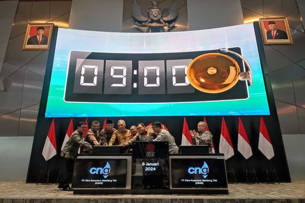 Jajaran direksi PT Citra Nusantara Gemilang Tbk. (CGAS) seremoni pencatatan perdana saham, Senin (812024). Saham CGAS dibuka labil pada perdagangan perdananya. BisnisArtha Adventy.