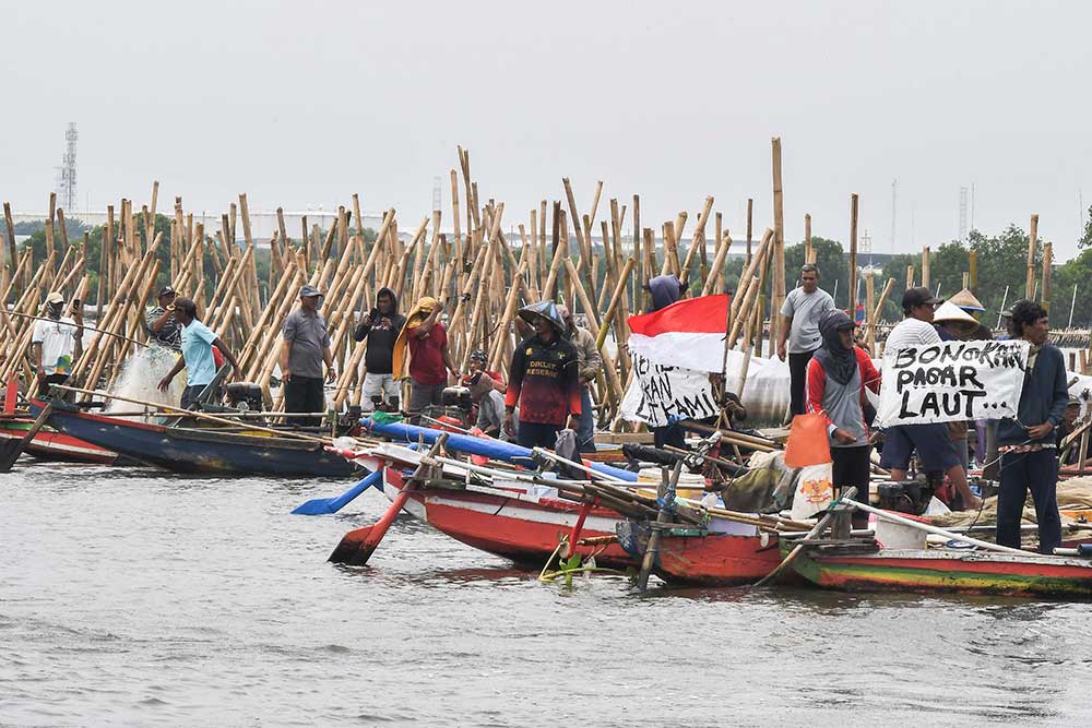 Nelayan di Pesisir Bekasi Gelar Aksi Menuntut Pembongkaran Pagar Laut