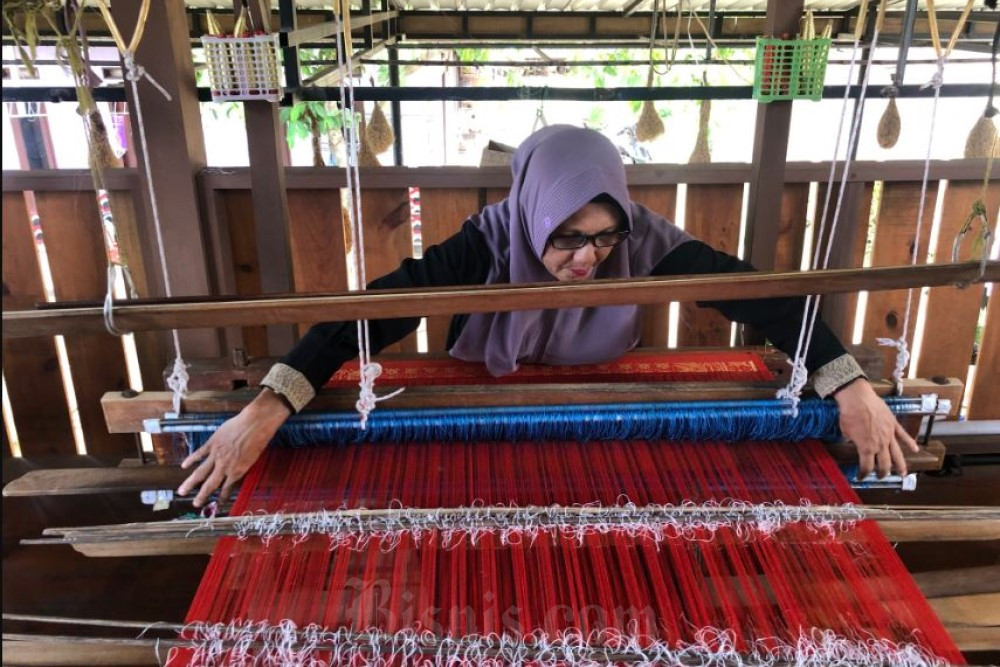  Mutiara Songket dari Aceh, Alat Tenun Tunggal ke Omzet Ratusan Juta dengan Digital