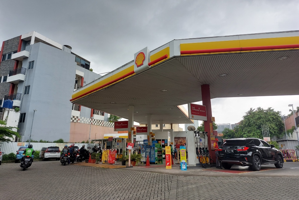  Shell Kembali Jual BBM, Kendaraan Mulai Antre