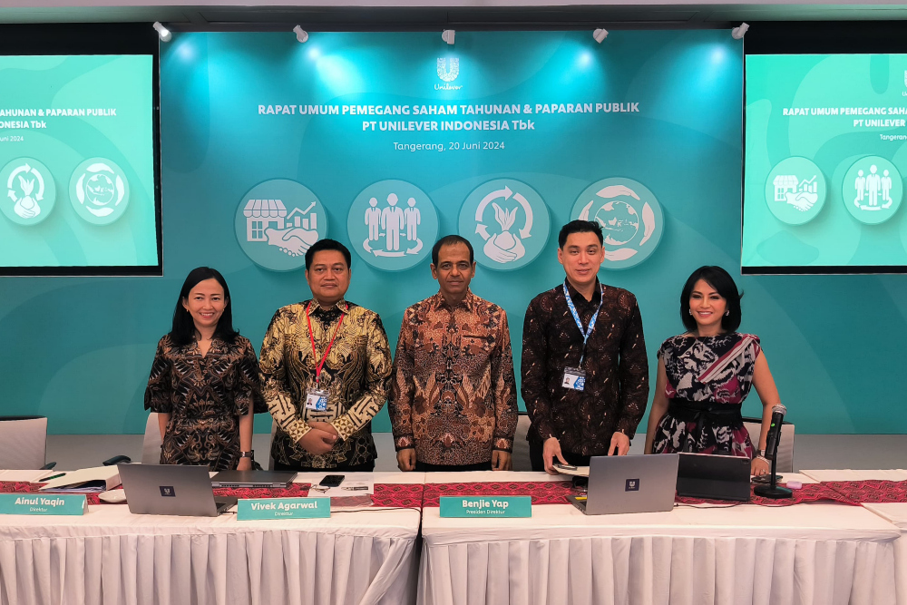 Jajaran direksi PT Unilever Indonesia Tbk. (UNVR) dalam Rapat Umum Pemegang Saham (RUPS) Tahunan yang digelar di Tangerang Selatan, Kamis (20/6/2024). - Bisnis/Dionisio Damara