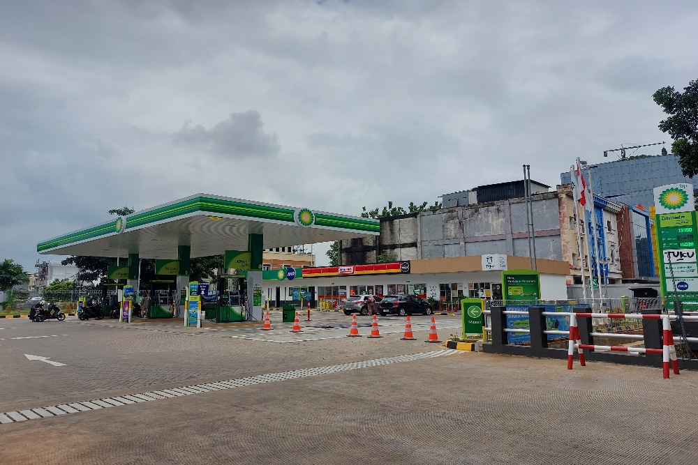  Stok BBM di SPBU BP-AKR Berangsur Tersedia, Kendaraan Mulai Antre