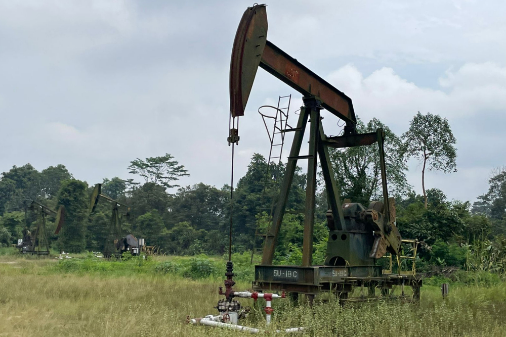 Pompa angguk atau pump unit yang beroperasi di Lapangan Duri PT Pertamina Hulu Rokan, Bengkalis, Riau pada Selasa (9/7/2024). / Bisnis-Wibi Pangestu Pratama