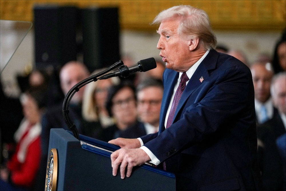 Presiden AS Donald Trump berpidato setelah pelantikan dan pengambilan sumpah jabatan sebagai Presiden ke-47 AS di US Capitol, Washington, Amerika Serikat pada Senin (20/1/2025). / Pool via Reuters-Julia Demaree Nikhinson