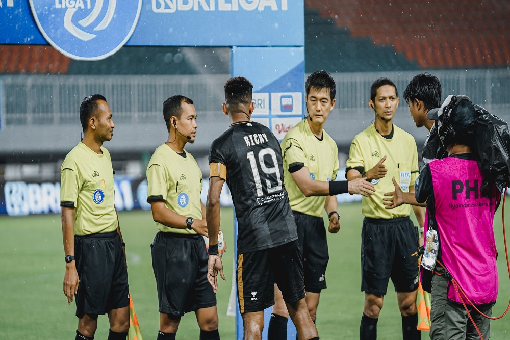 Erick Thohir Sebut Wasit Asing Bikin Liga 1 dan Liga 2 Makin Profesional