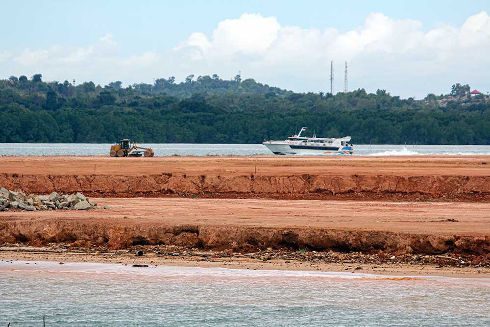  Penimbunan Laut Untuk Reklamasi Kawasan Batam Menganggu Arus Pelayaran