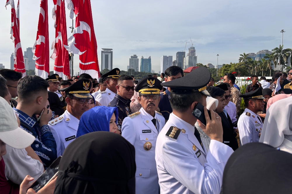  Ratusan Kepala Daerah Memadati Kawasan Monas Jelang Pelantikan (20/2)