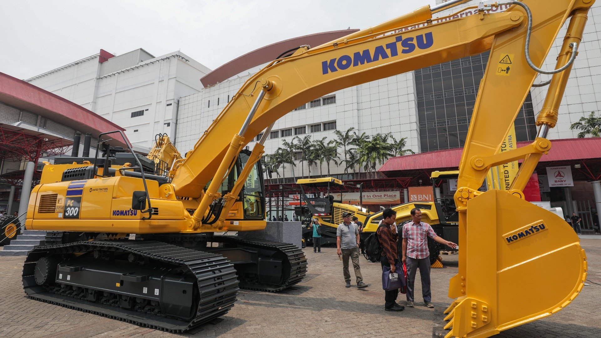  Tenaga Tambahan United Tractors (UNTR)