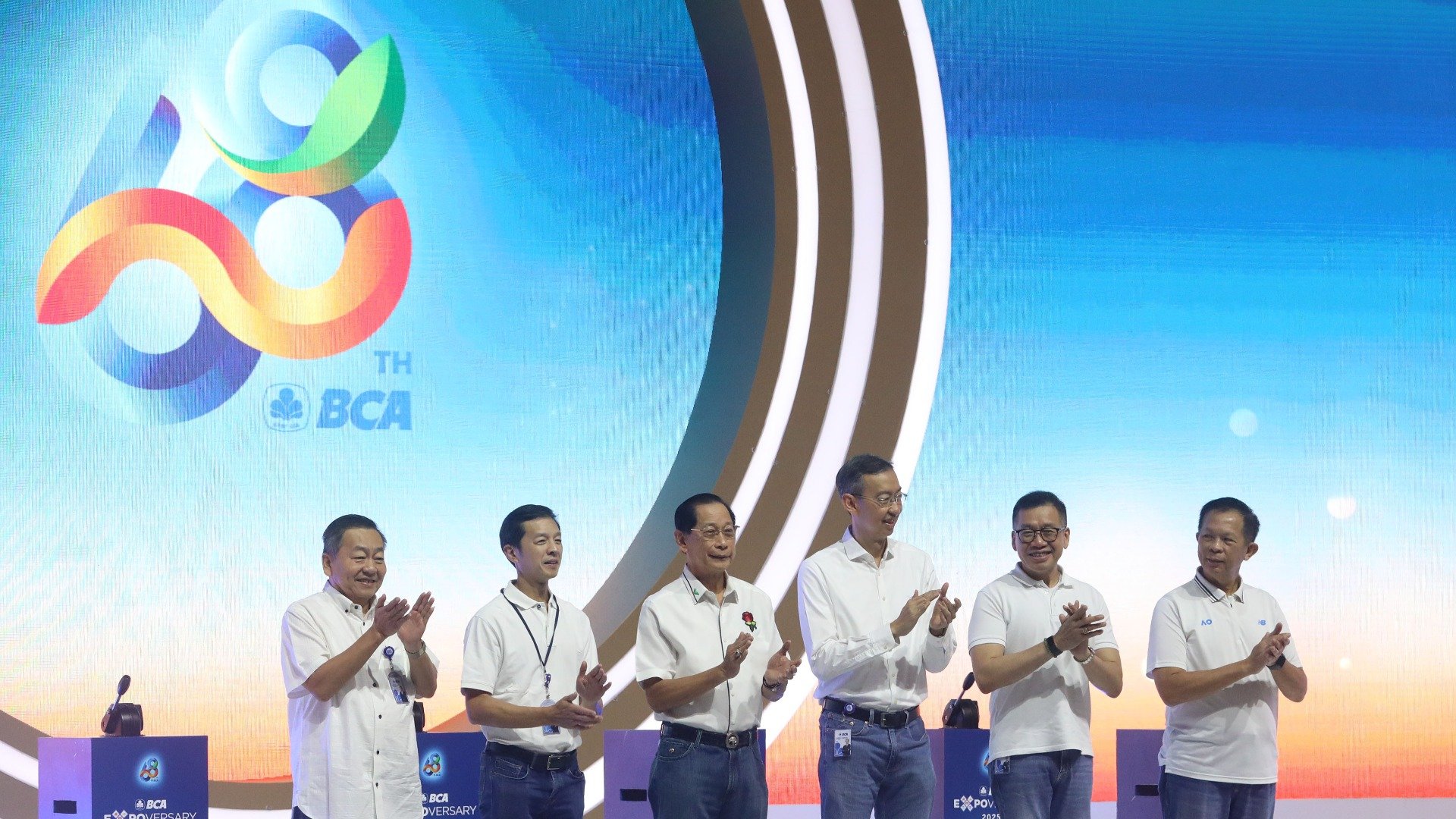 Dirut dan Pemain Besar yang juga Borong Saham BBCA