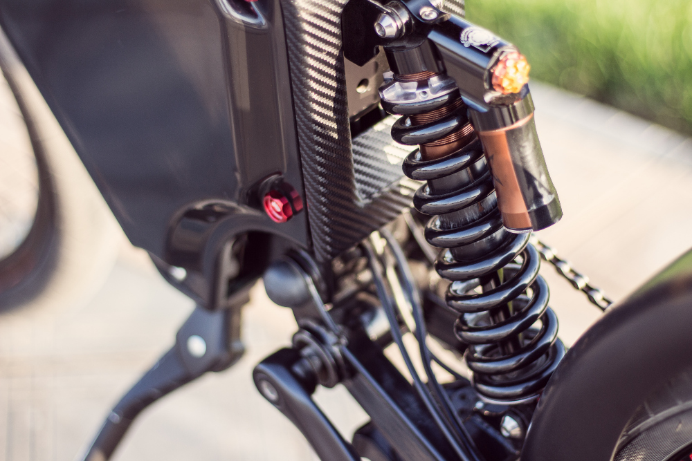  Simak! Ini Dampak Buruk Jika Jarang Ganti Oli Shock Motor
