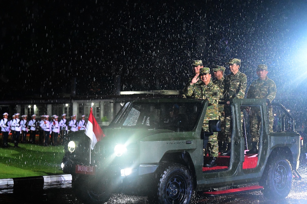  Momen Prabowo, Jokowi, dan SBY Diguyur Hujan Ikuti Parade Senja di Lembah Tidar