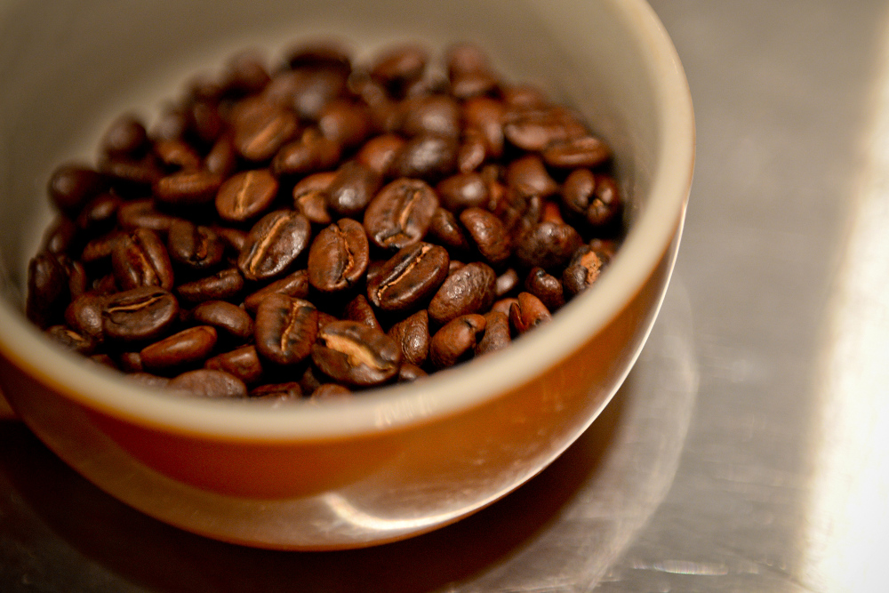 Biji kopi dalam gelas yang disiapkan di Barista Basics Coffee Academy, Sydney, Australia. / Bloomberg-Jeremy Piper