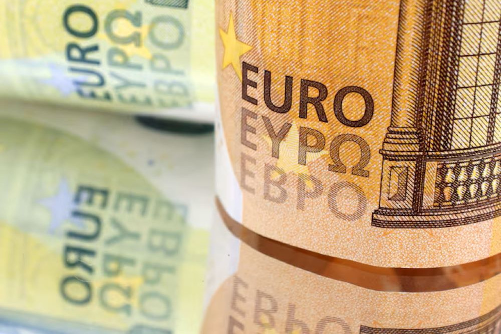  Pasar Cermati Ukraina dan Kebijakan Tarif AS, Euro Menguat