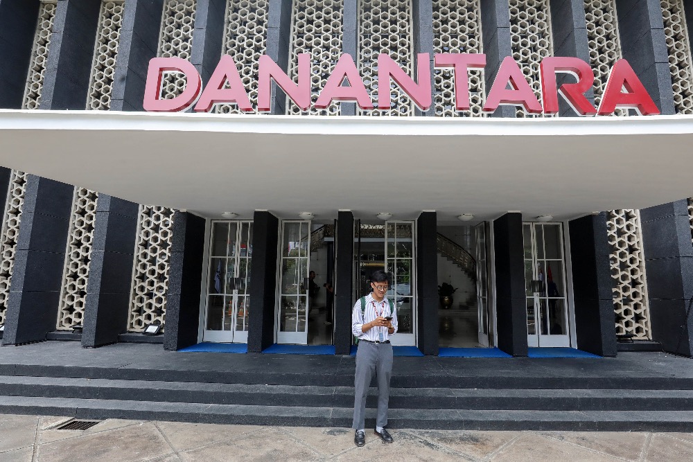 Pengunjung beraktivitas di kantor Badan Pengelola Investasi Daya Anagata Nusantara (BPI Danantara), Jakarta, Selasa (19/11/2024)./ JIBI/Bisnis/Eusebio Chrysnamurti