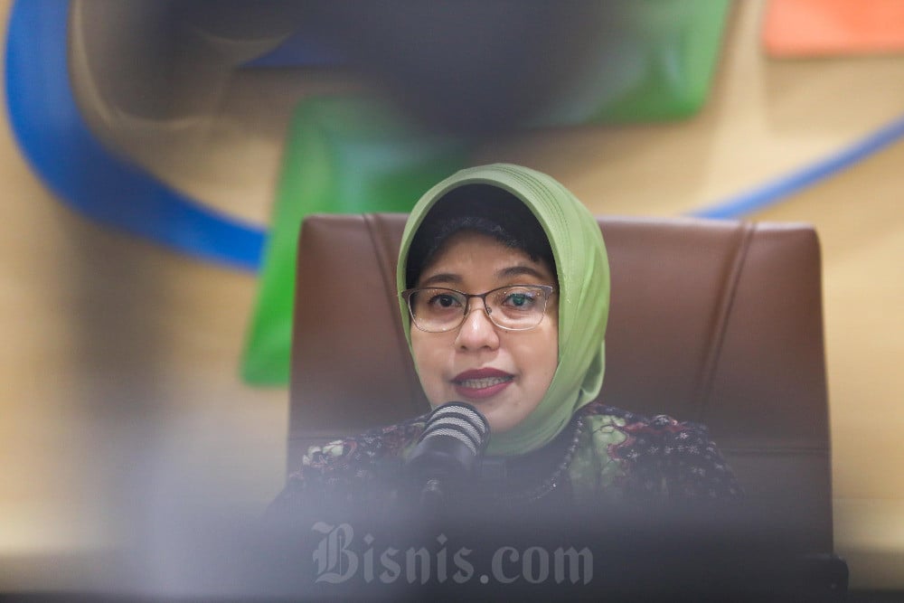 Kepala Badan Pusat Statistik (BPS) Amalia Adininggar Widyasani memberikan paparan saat rilis berita resmi statistik di Jakarta, Selasa (15/10/2024). Bisnis/Himawan L Nugraha