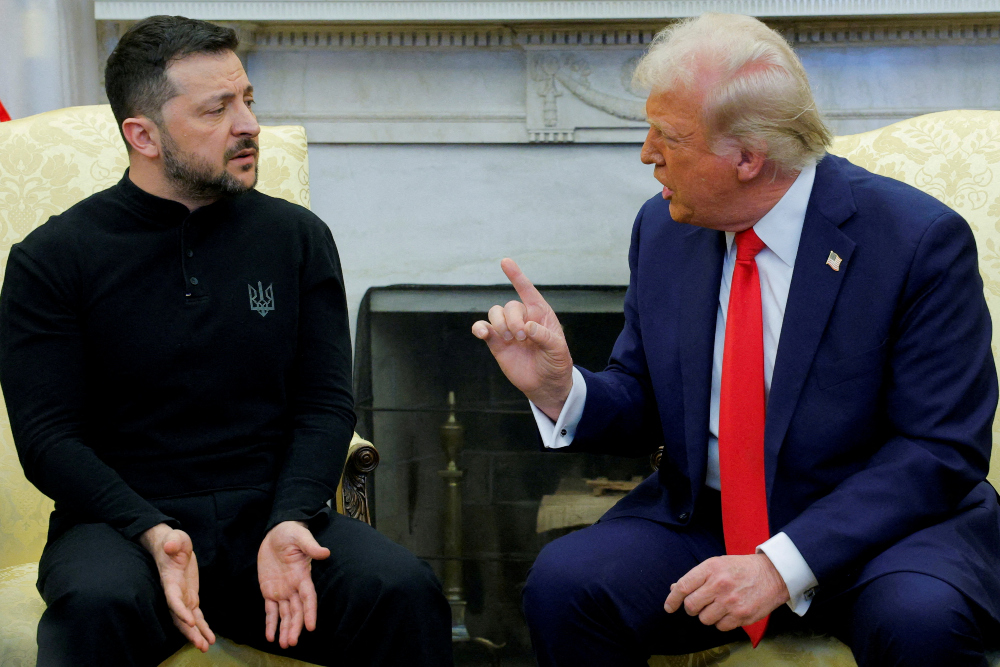 Presiden Ukraina Volodymyr Zelenskiy (kiri) dan Presiden Amerika Serikat Donald Trump dalam pertemuan bilateral di Gedung Putih, Washington D.C, Amerika Serikat pada Jumat (28/2/2025) waktu setempat. / Reuters-Brian Snyder/File Photo
