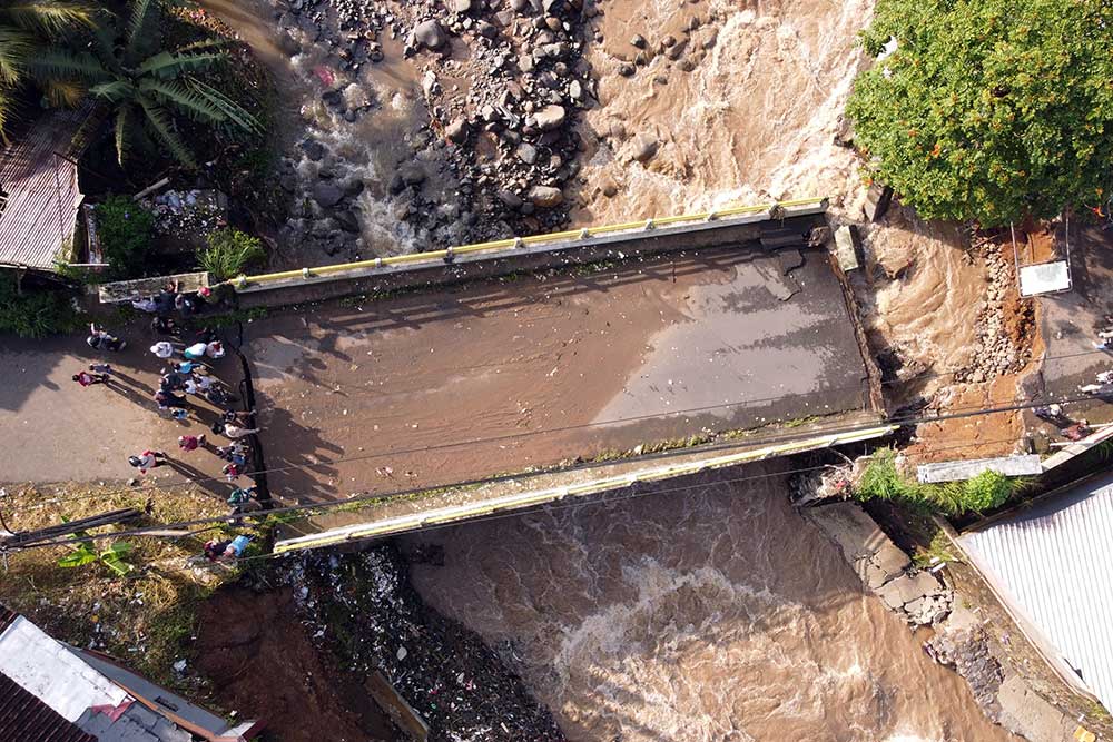  Jembatan Ciliwung di Kabupaten Bogor Putus Akibat Meluapnya Air Sungai