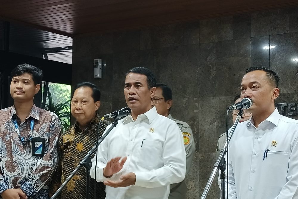 Menteri Pertanian (Mentan) Andi Amran Sulaiman saat melakukan konferensi pers di Kantor Kementan, Jakarta, Senin (11/11/2024)